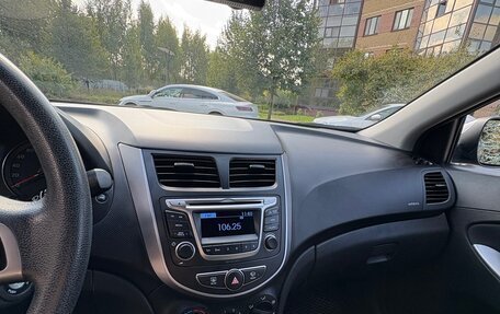 Hyundai Solaris II рестайлинг, 2015 год, 1 300 000 рублей, 11 фотография