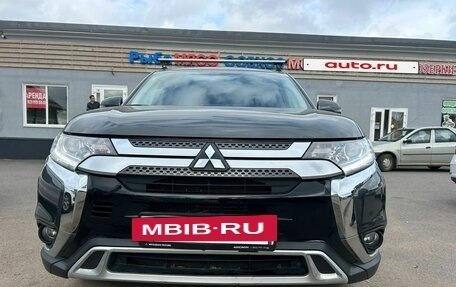 Mitsubishi Outlander III рестайлинг 3, 2019 год, 2 350 000 рублей, 2 фотография