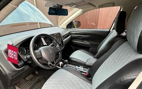 Mitsubishi Outlander III рестайлинг 3, 2019 год, 2 350 000 рублей, 5 фотография