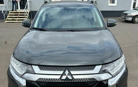 Mitsubishi Outlander III рестайлинг 3, 2019 год, 2 350 000 рублей, 12 фотография