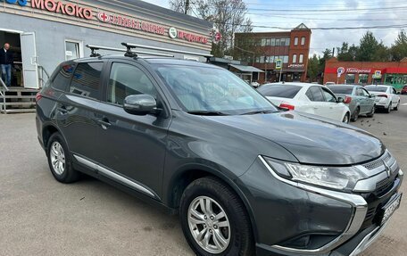 Mitsubishi Outlander III рестайлинг 3, 2019 год, 2 350 000 рублей, 16 фотография