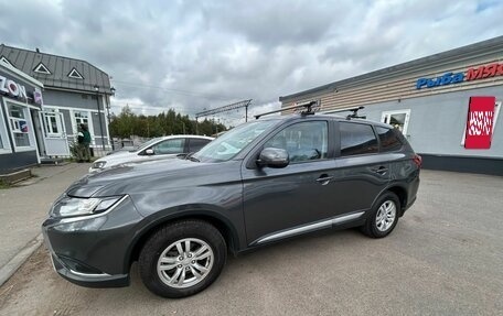 Mitsubishi Outlander III рестайлинг 3, 2019 год, 2 350 000 рублей, 15 фотография