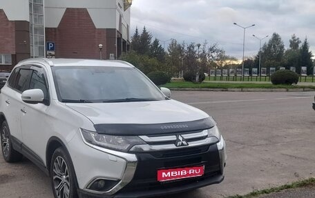 Mitsubishi Outlander III рестайлинг 3, 2015 год, 1 900 000 рублей, 1 фотография
