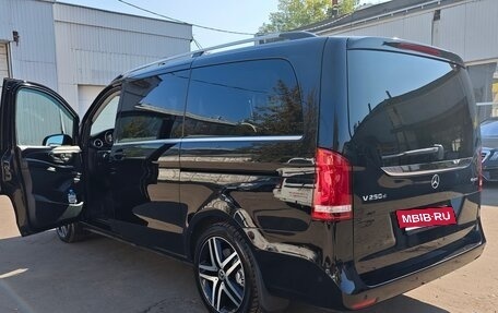 Mercedes-Benz V-Класс, 2016 год, 4 450 000 рублей, 4 фотография