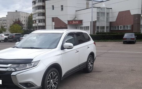 Mitsubishi Outlander III рестайлинг 3, 2015 год, 1 900 000 рублей, 2 фотография