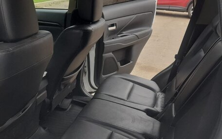 Mitsubishi Outlander III рестайлинг 3, 2015 год, 1 900 000 рублей, 6 фотография