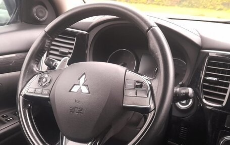 Mitsubishi Outlander III рестайлинг 3, 2015 год, 1 900 000 рублей, 5 фотография