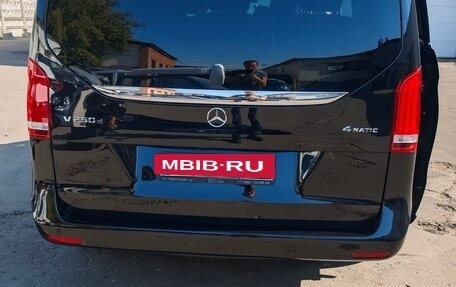 Mercedes-Benz V-Класс, 2016 год, 4 450 000 рублей, 5 фотография