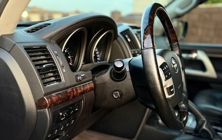 Toyota Land Cruiser 200, 2015 год, 4 199 000 рублей, 2 фотография