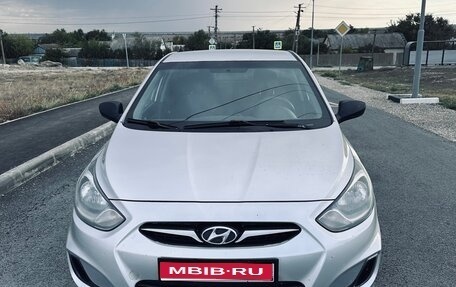 Hyundai Solaris II рестайлинг, 2011 год, 635 000 рублей, 1 фотография