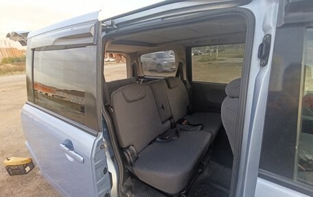 Nissan Lafesta I, 2005 год, 600 000 рублей, 10 фотография