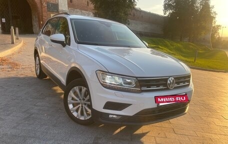 Volkswagen Tiguan II, 2020 год, 2 100 000 рублей, 2 фотография