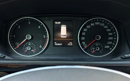 Volkswagen Multivan T6 рестайлинг, 2015 год, 3 250 000 рублей, 11 фотография