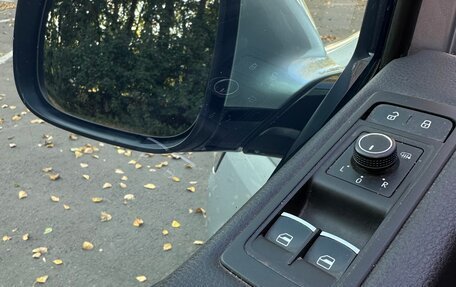 Volkswagen Multivan T6 рестайлинг, 2015 год, 3 250 000 рублей, 9 фотография