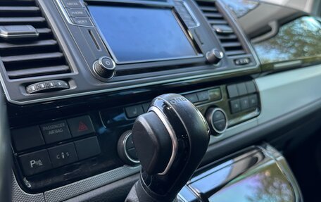 Volkswagen Multivan T6 рестайлинг, 2015 год, 3 250 000 рублей, 12 фотография