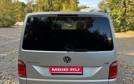 Volkswagen Multivan T6 рестайлинг, 2015 год, 3 250 000 рублей, 5 фотография
