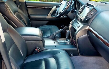 Toyota Land Cruiser 200, 2011 год, 3 200 000 рублей, 22 фотография