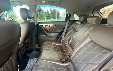 Infiniti QX70, 2015 год, 2 300 000 рублей, 18 фотография
