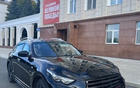 Infiniti QX70, 2015 год, 2 300 000 рублей, 14 фотография
