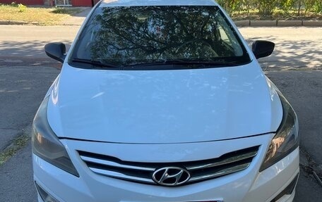 Hyundai Solaris II рестайлинг, 2014 год, 580 000 рублей, 1 фотография