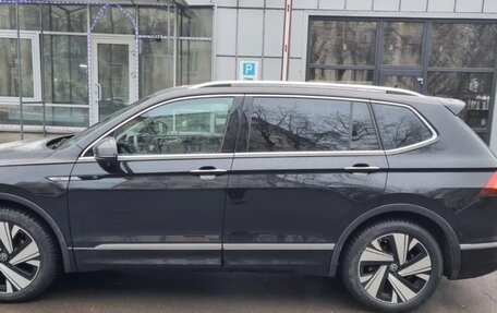 Volkswagen Tiguan II, 2023 год, 4 050 000 рублей, 1 фотография