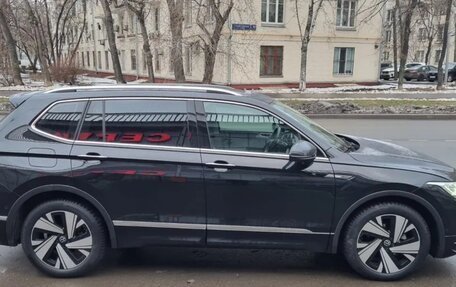 Volkswagen Tiguan II, 2023 год, 4 050 000 рублей, 4 фотография