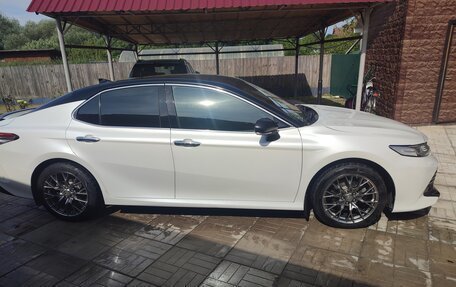 Toyota Camry, 2018 год, 2 650 000 рублей, 4 фотография