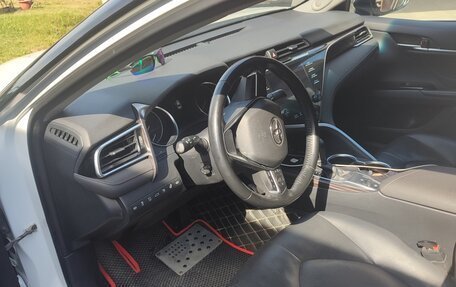 Toyota Camry, 2018 год, 2 650 000 рублей, 7 фотография