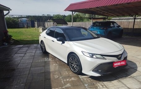 Toyota Camry, 2018 год, 2 650 000 рублей, 3 фотография
