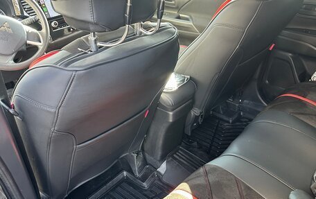 Mitsubishi Outlander III рестайлинг 3, 2021 год, 2 050 000 рублей, 9 фотография