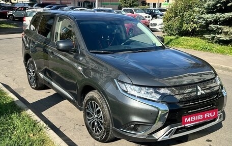 Mitsubishi Outlander III рестайлинг 3, 2021 год, 2 050 000 рублей, 2 фотография