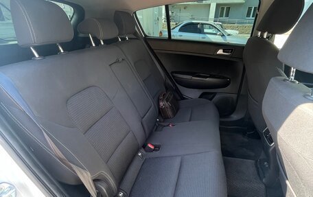 KIA Sportage IV рестайлинг, 2018 год, 1 899 000 рублей, 12 фотография