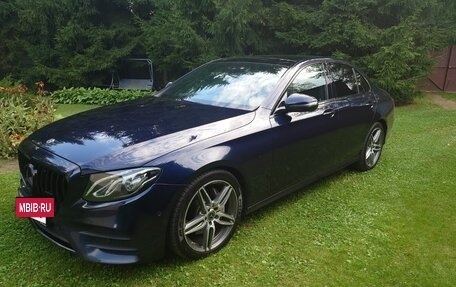 Mercedes-Benz E-Класс, 2017 год, 3 300 000 рублей, 4 фотография