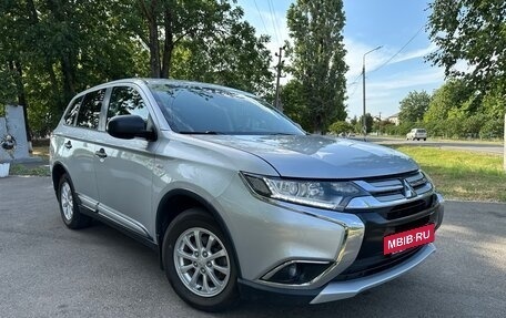 Mitsubishi Outlander III рестайлинг 3, 2015 год, 1 635 000 рублей, 3 фотография