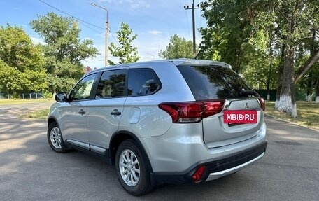 Mitsubishi Outlander III рестайлинг 3, 2015 год, 1 635 000 рублей, 4 фотография