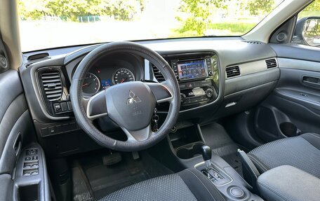 Mitsubishi Outlander III рестайлинг 3, 2015 год, 1 635 000 рублей, 8 фотография