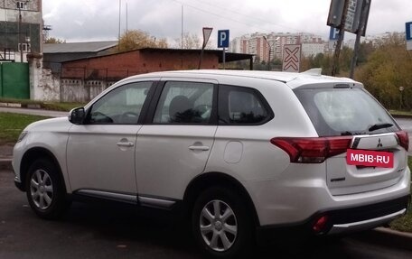 Mitsubishi Outlander III рестайлинг 3, 2018 год, 1 650 000 рублей, 2 фотография