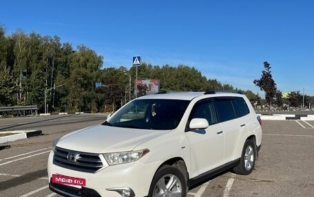 Toyota Highlander III, 2012 год, 1 850 000 рублей, 2 фотография
