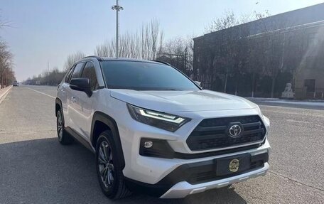 Toyota RAV4, 2024 год, 3 101 000 рублей, 3 фотография