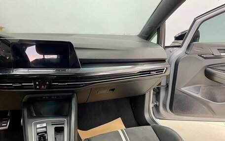 Volkswagen Golf VIII, 2021 год, 1 600 000 рублей, 12 фотография