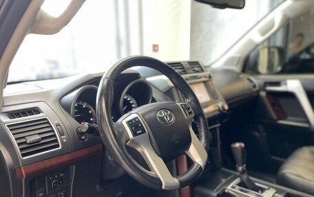 Toyota Land Cruiser Prado 150 рестайлинг 2, 2017 год, 3 700 000 рублей, 11 фотография