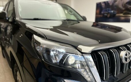 Toyota Land Cruiser Prado 150 рестайлинг 2, 2017 год, 3 700 000 рублей, 8 фотография