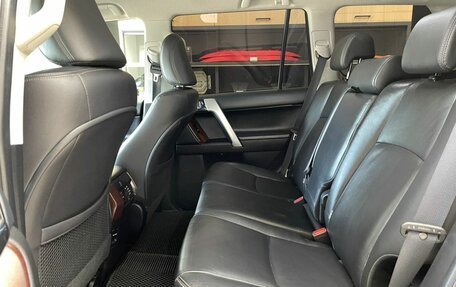Toyota Land Cruiser Prado 150 рестайлинг 2, 2017 год, 3 700 000 рублей, 13 фотография