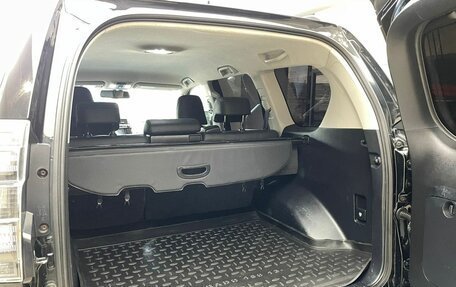 Toyota Land Cruiser Prado 150 рестайлинг 2, 2017 год, 3 700 000 рублей, 10 фотография