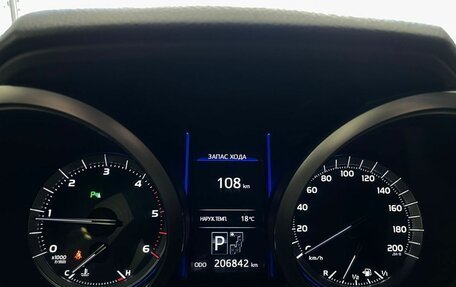 Toyota Land Cruiser Prado 150 рестайлинг 2, 2017 год, 3 700 000 рублей, 21 фотография