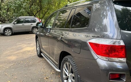 Toyota Highlander III, 2013 год, 1 990 000 рублей, 4 фотография
