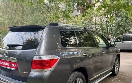 Toyota Highlander III, 2013 год, 1 990 000 рублей, 2 фотография
