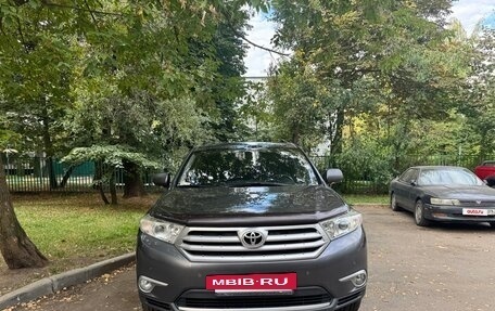 Toyota Highlander III, 2013 год, 1 990 000 рублей, 9 фотография