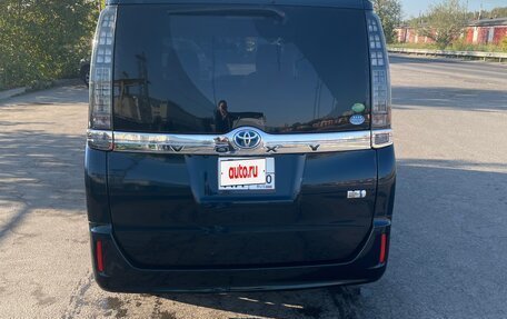 Toyota Voxy III, 2014 год, 1 900 000 рублей, 4 фотография