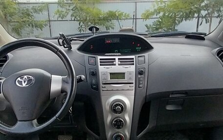 Toyota Yaris III рестайлинг, 2008 год, 660 000 рублей, 5 фотография